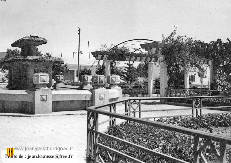 06 1938 Ain El Arba Jardin copie.jpg - Le jardin - 1938. (photo Jean Krausse)